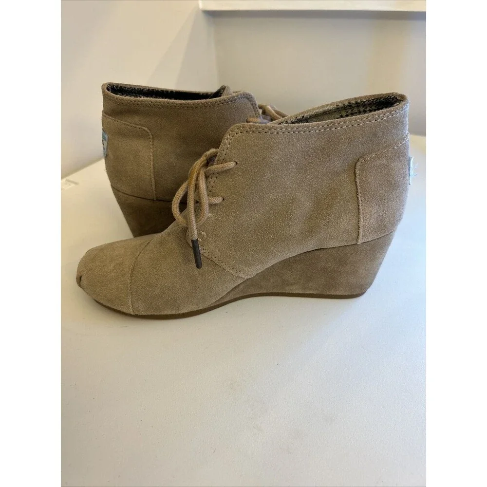 TOMS Taupe Suede Women's Desert Wedged Heel Shoes  Size 7.5 Tan